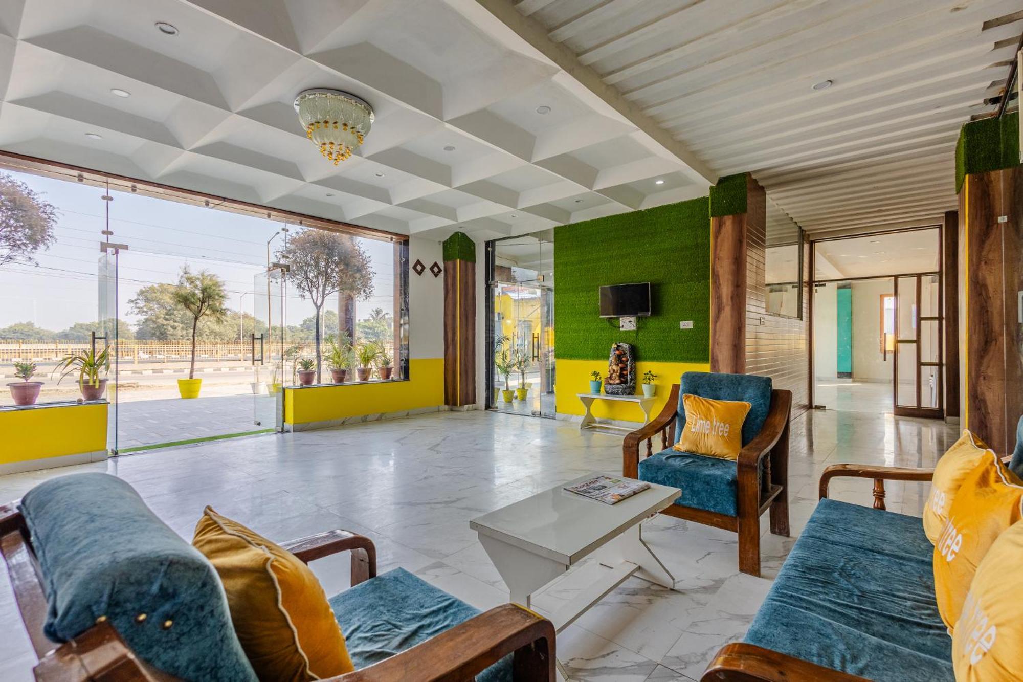 Lime Tree Hotel And Banquet Vrindāvan Eksteriør billede