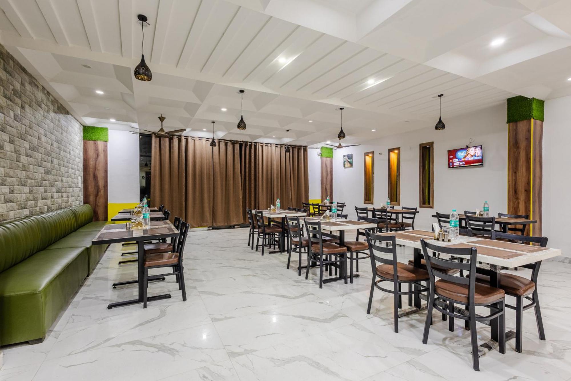 Lime Tree Hotel And Banquet Vrindāvan Eksteriør billede