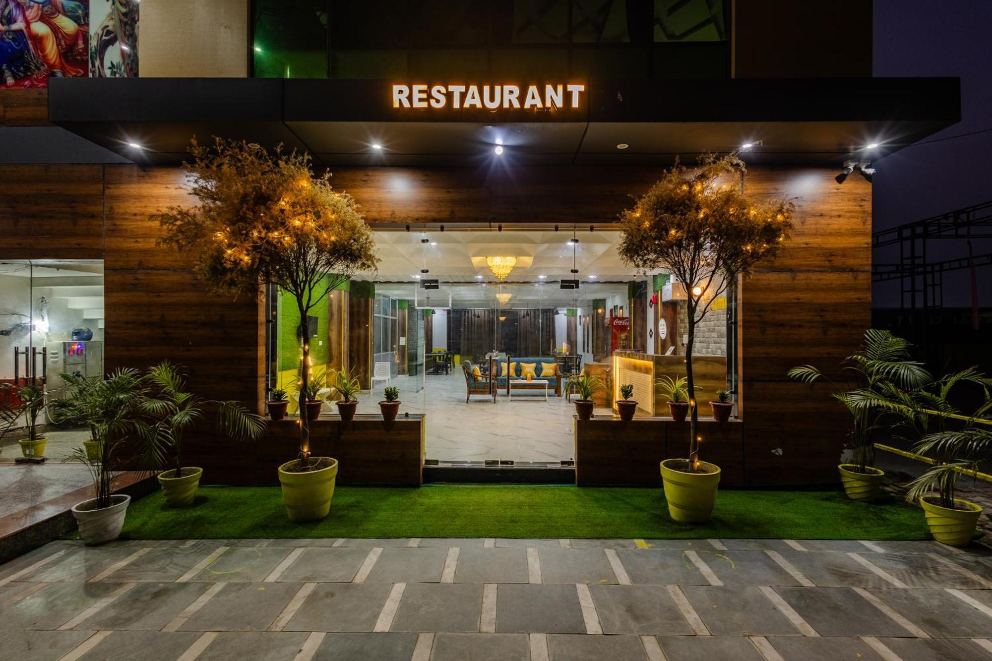Lime Tree Hotel And Banquet Vrindāvan Eksteriør billede