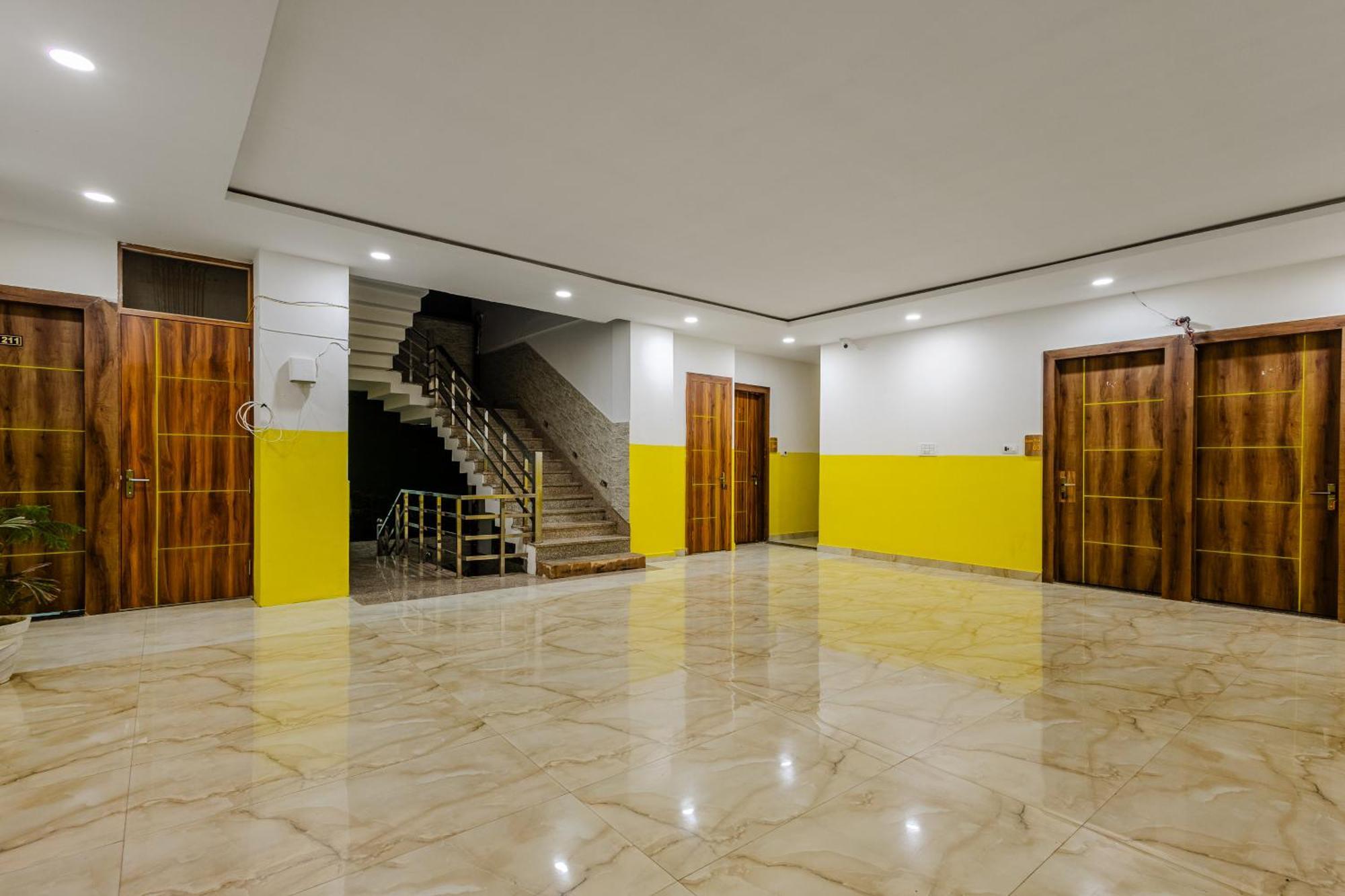 Lime Tree Hotel And Banquet Vrindāvan Eksteriør billede