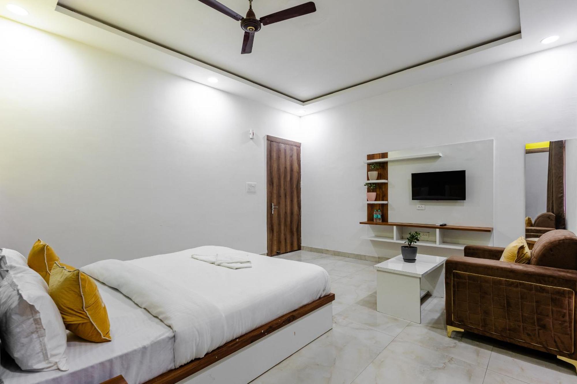 Lime Tree Hotel And Banquet Vrindāvan Eksteriør billede
